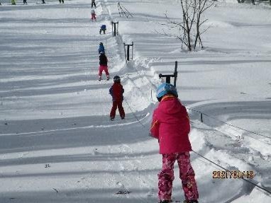 裏山スキー場のリフトの様子
