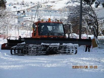 裏山スキー場の圧雪車